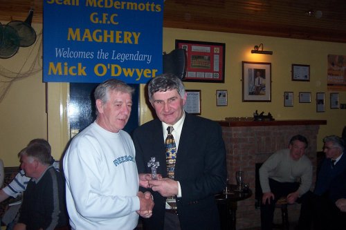 Mick O'Dwyer presents Malachy Heaney with a 25th anniversary memento of his appearance in the 1977 All-Ireland final. Malachy represented Maghery as the reserve keeper in the 77 squad.