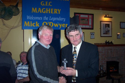 Mick O'Dwyer presents Kevin Rafferty with a 25th anniversary memento of his appearance in the 1977 All-Ireland final. Kevin represented Maghery and played in the half-back line in the 77 final.